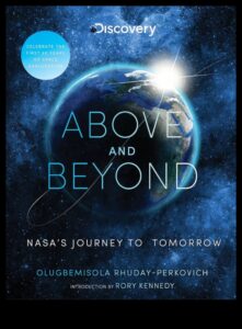 ما وراء الكوكب الأزرق: العائمة من خلال عوالم الجاذبية الصفرية