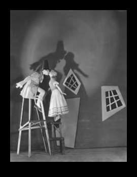 الولاء المجرد: احتضان الروايات غير التقليدية مع أساليب التصوير الفوتوغرافي الطليعية