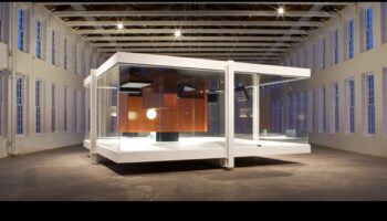 احتضان الجاذبية: التنقل في سحب القوة الكونية