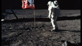 الهبوط على سطح القمر: خطى ناسا التاريخية على السطح السماوي