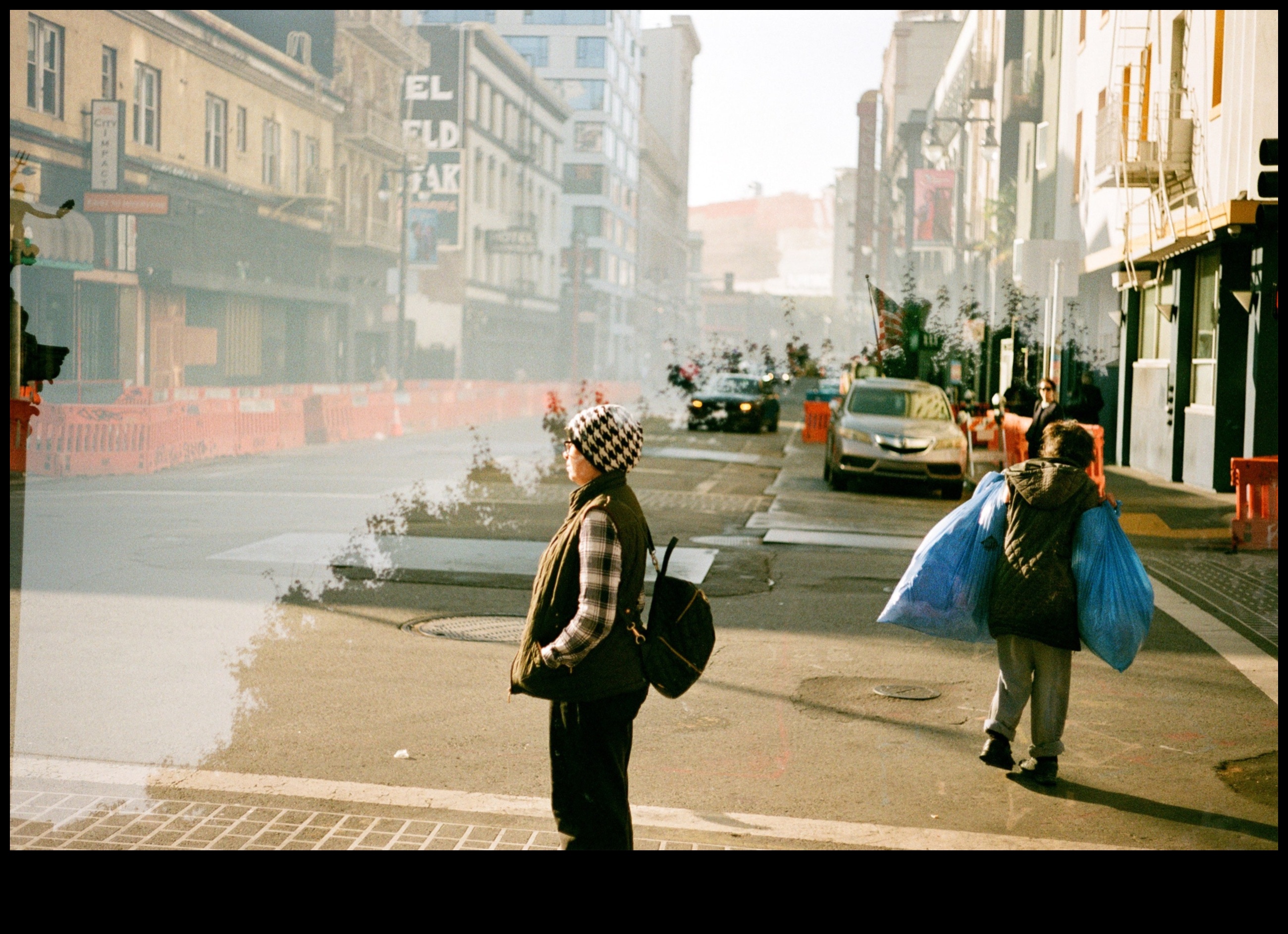 قصص نزهة: سجلات من جولات المشي الحضرية المصحوبة بمرشدين
