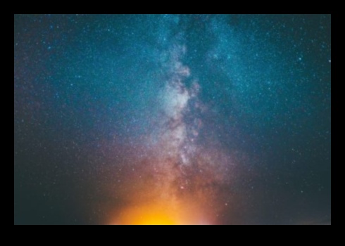 سحر النيزك: رحلة عبر الكون الغامض من الحطام