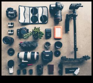 صندوق أدوات المصور: تعمق في ملحقات الكاميرا الأساسية