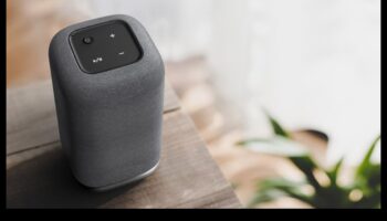 مركز الأوامر الصوتية: ملحقات مع مساعدين افتراضيين مدمجين