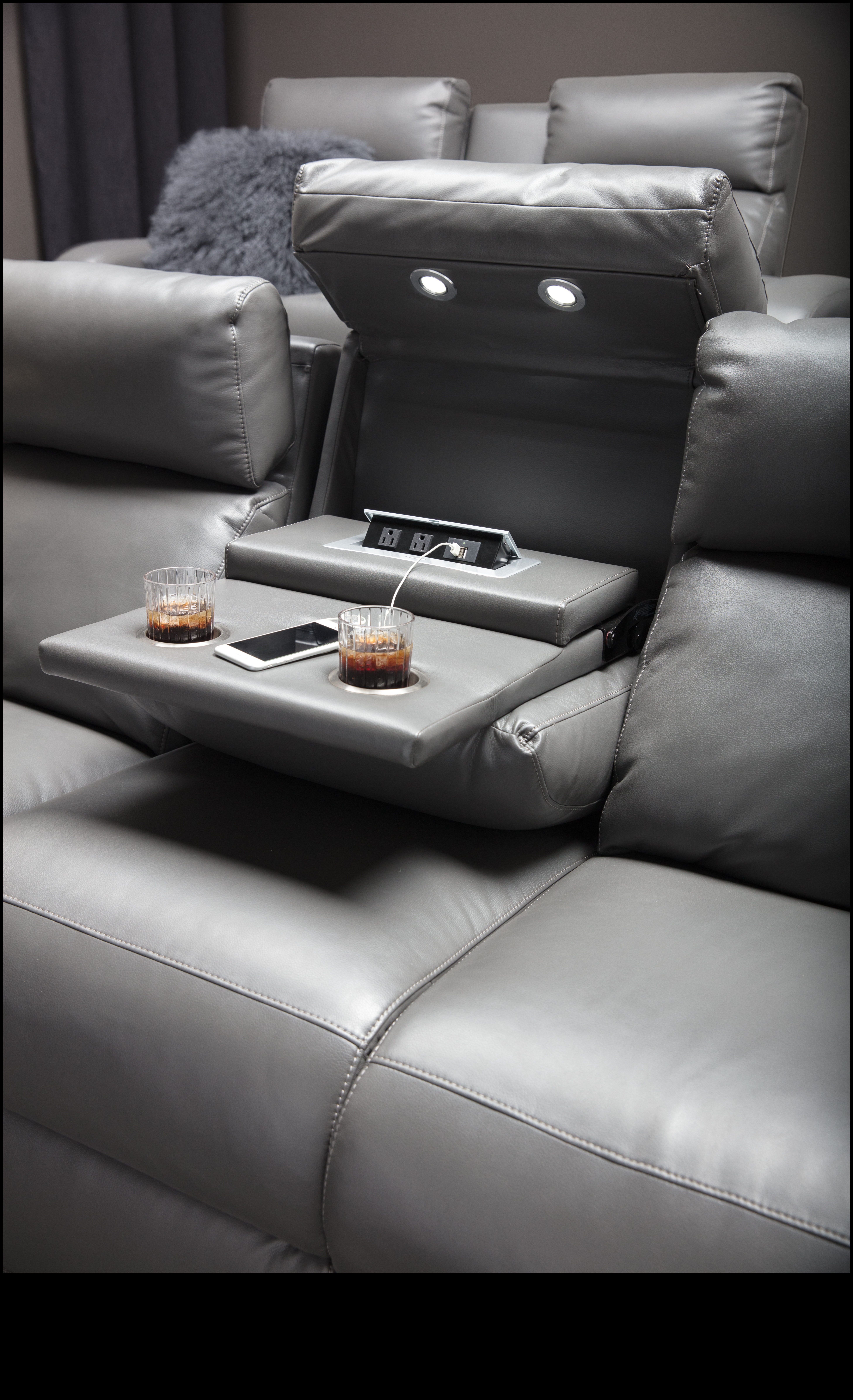 الراحة السينمائية: أرائك وأثاث مستلقٍ مصمم لمشاهدة التلفزيون