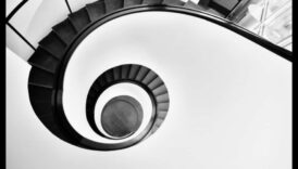 لعب المنظور: إتقان زوايا التصوير الفوتوغرافي الإبداعية