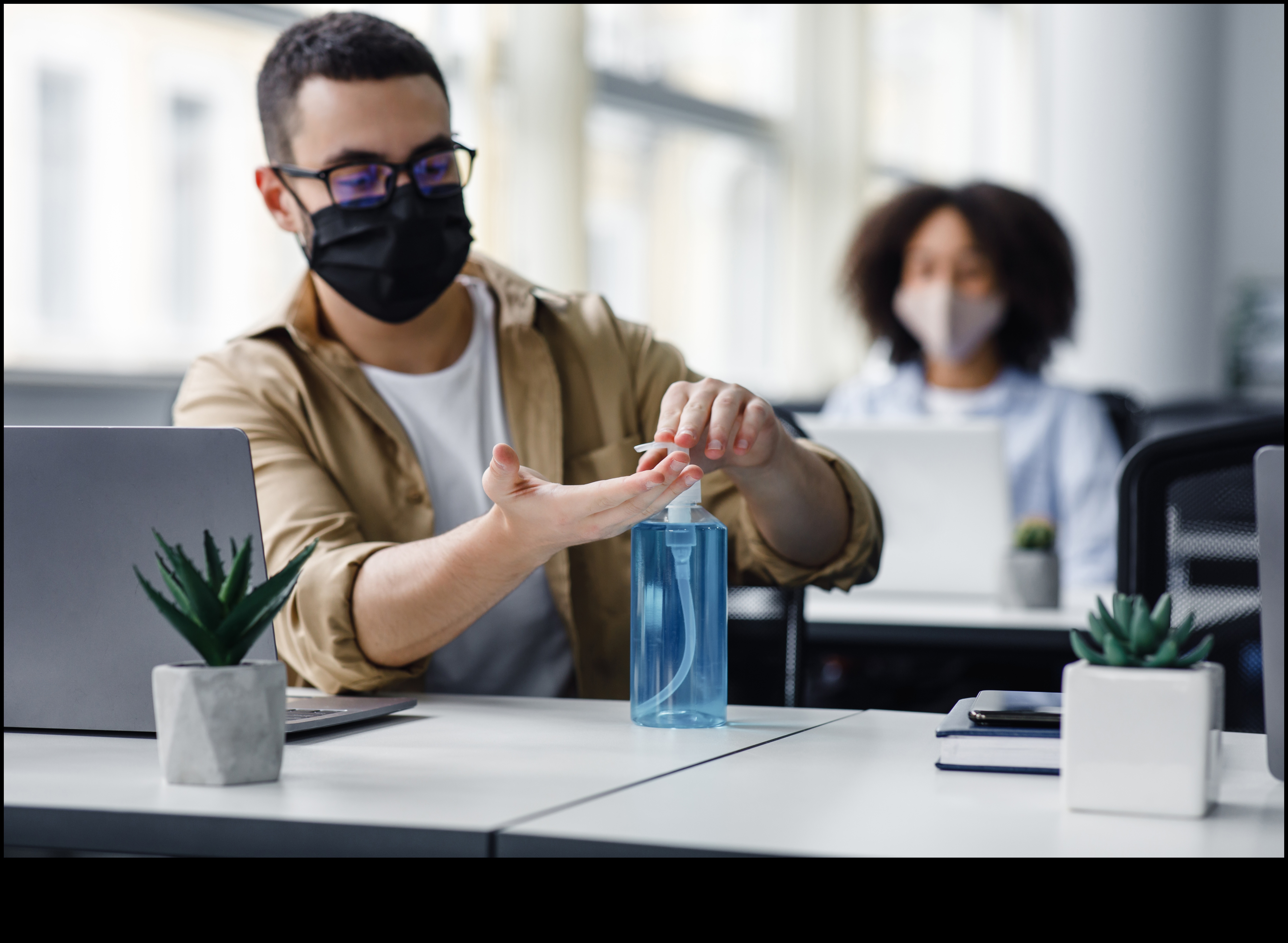 حلول التنظيف الذكية: إلكترونيات لصيانة المكاتب بسهولة