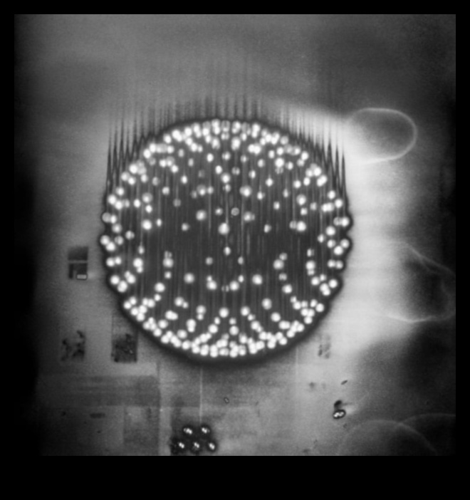 أجواء مجردة: صياغة روايات الغلاف الجوي باستخدام أساليب التصوير الفوتوغرافي الطليعية